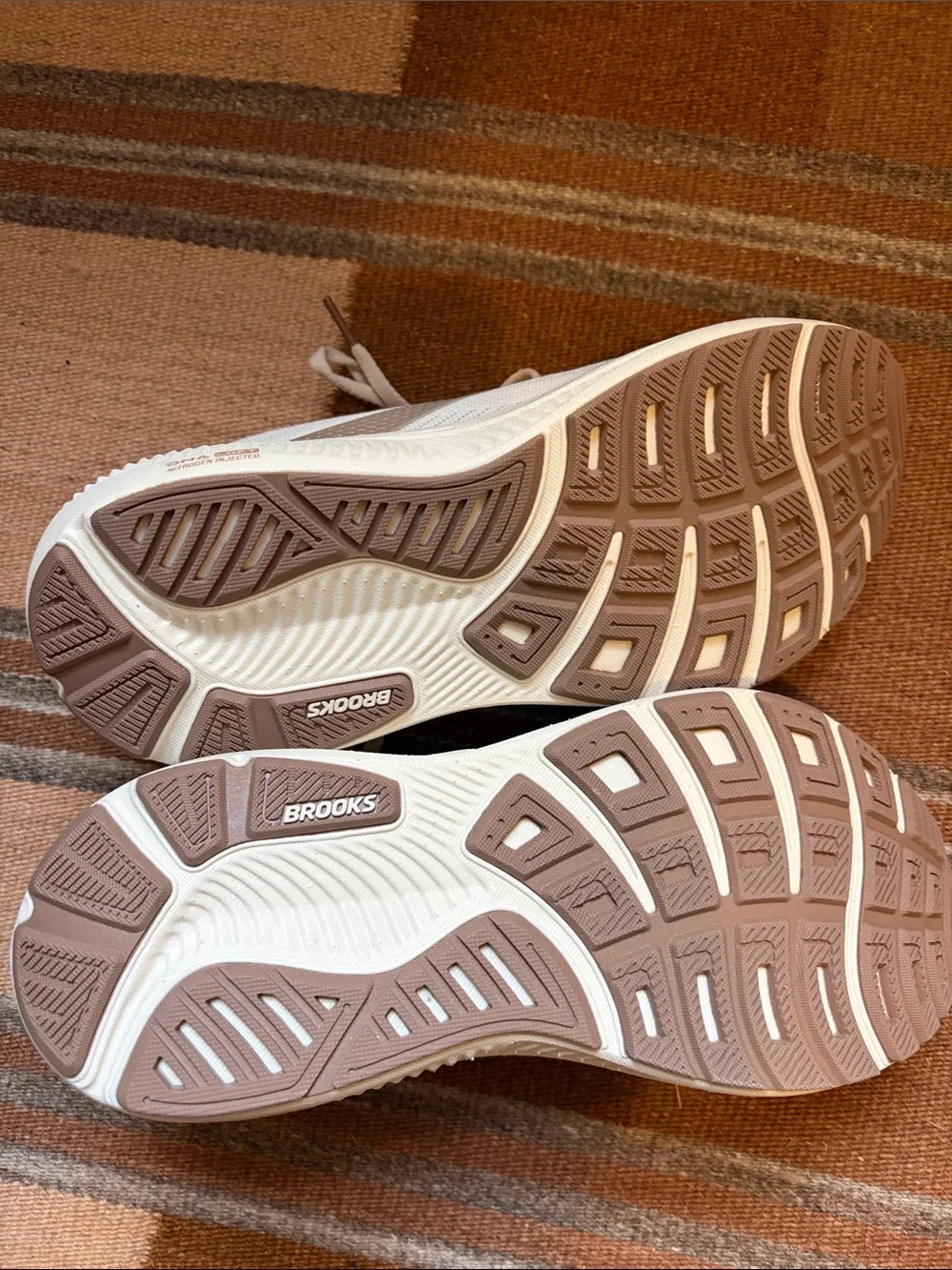 Brooks Ghost 17 Women's Running Sneakers - Brand New!